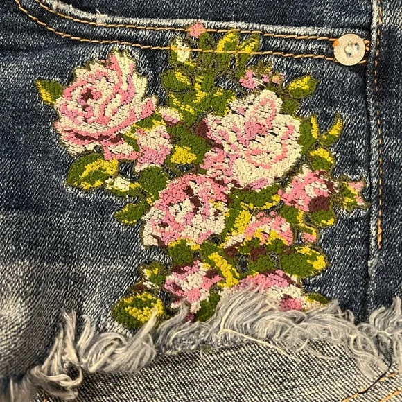 American Eagle Floral Embroidered Denim Shorts - Picture 3 of 8